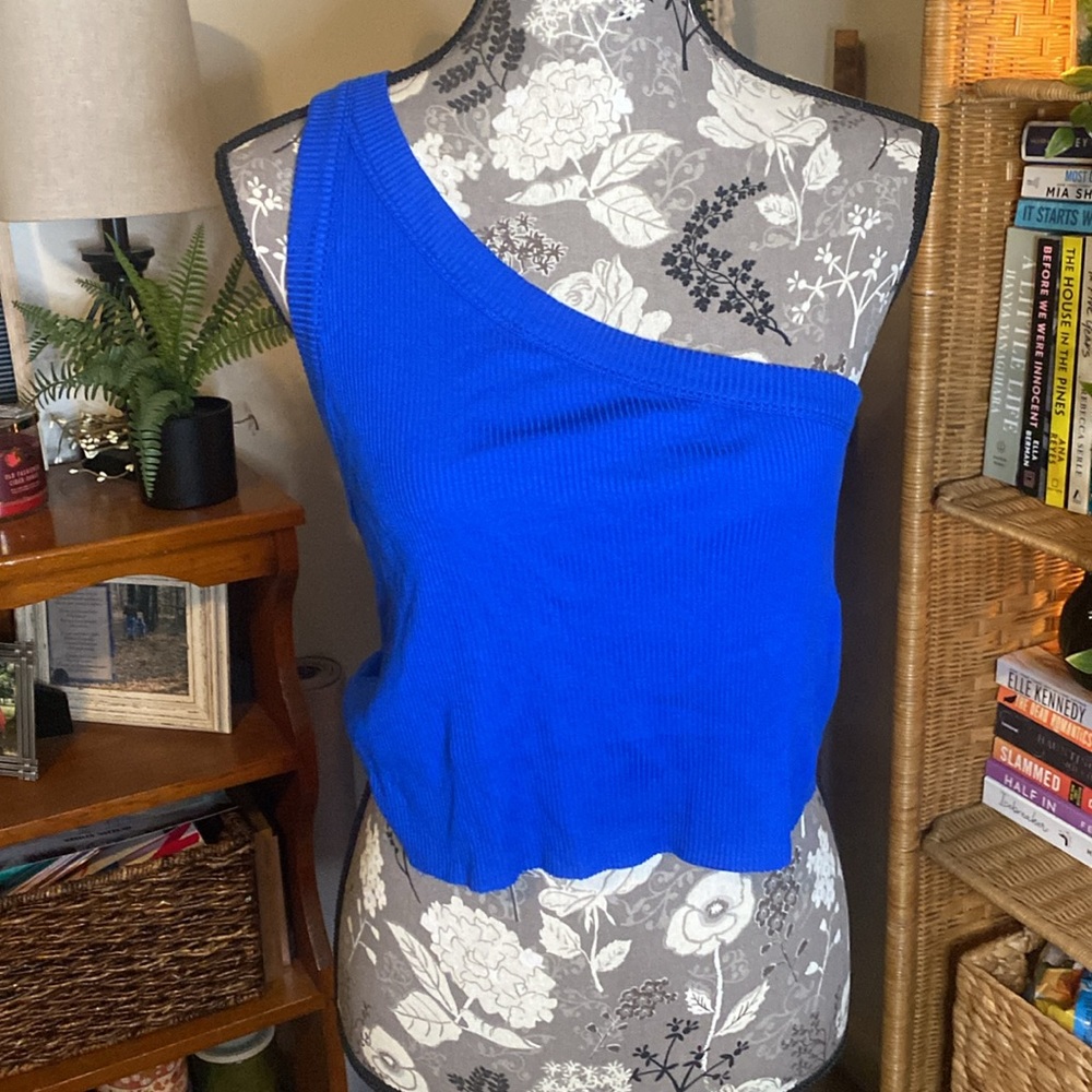 Bandier Wesley One Shoulder Cropped Sleeveless Tank